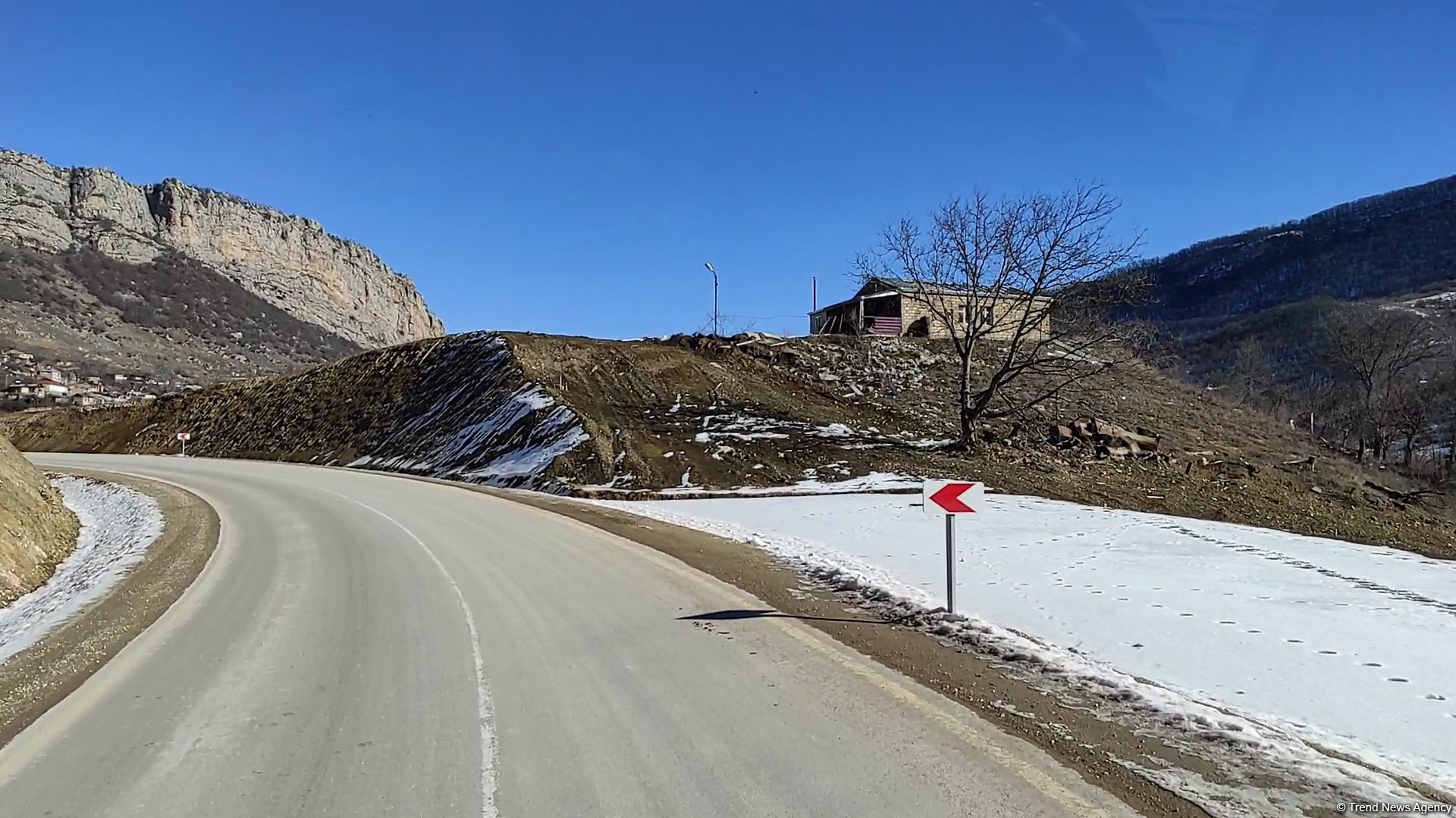 Azerbaijan's servicemen honor memory of martyrs in Dashalty village of liberated Shusha - Trend TV (PHOTO/VIDEO)