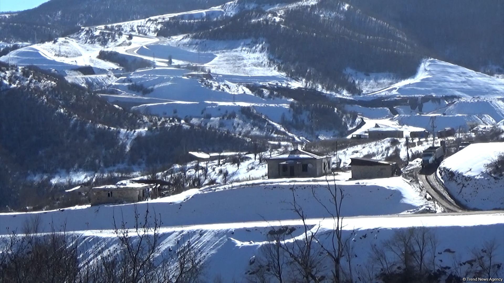 Azerbaijan's servicemen honor memory of martyrs in Dashalty village of liberated Shusha - Trend TV (PHOTO/VIDEO)
