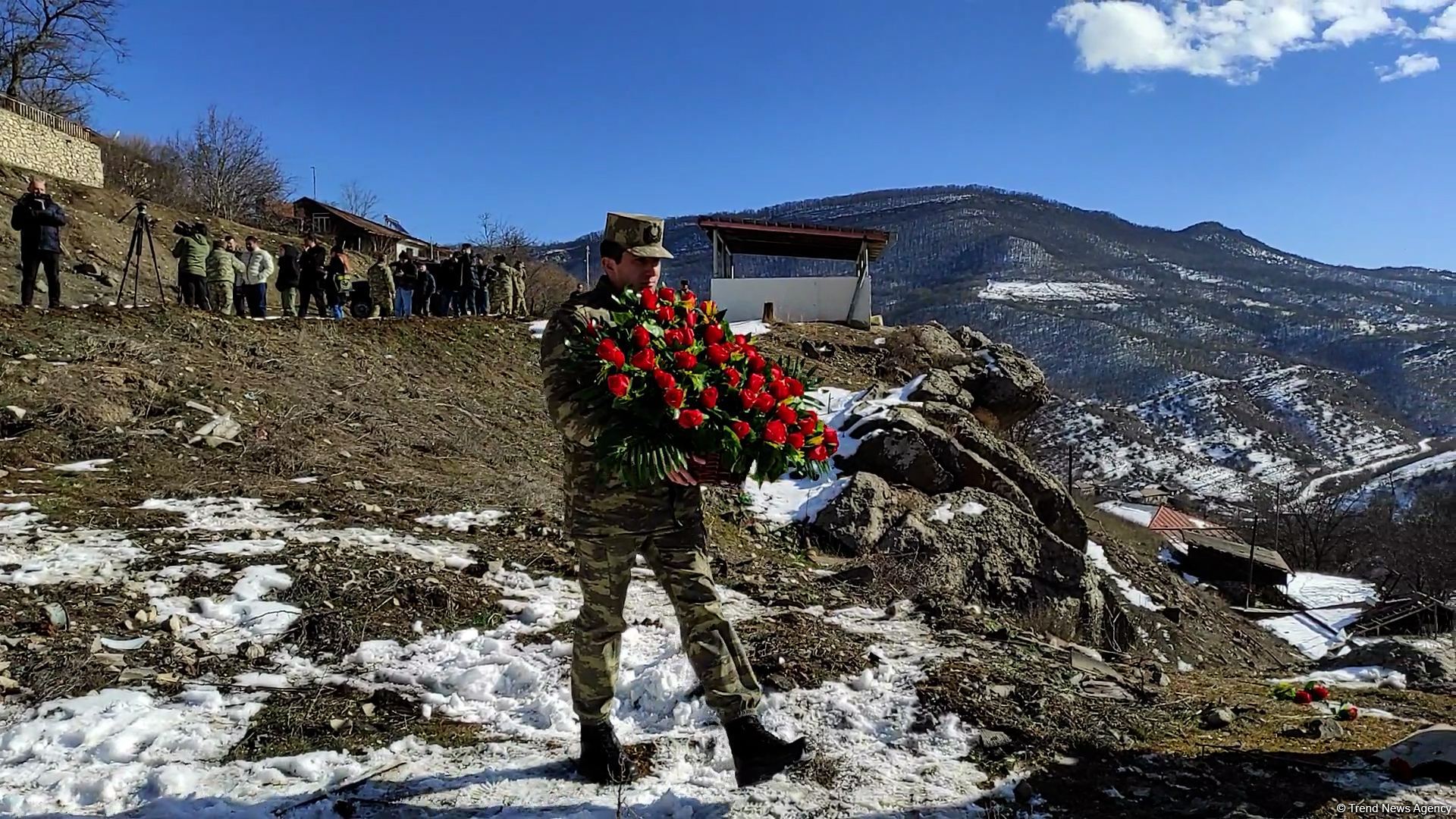 Azerbaijan's servicemen honor memory of martyrs in Dashalty village of liberated Shusha - Trend TV (PHOTO/VIDEO)
