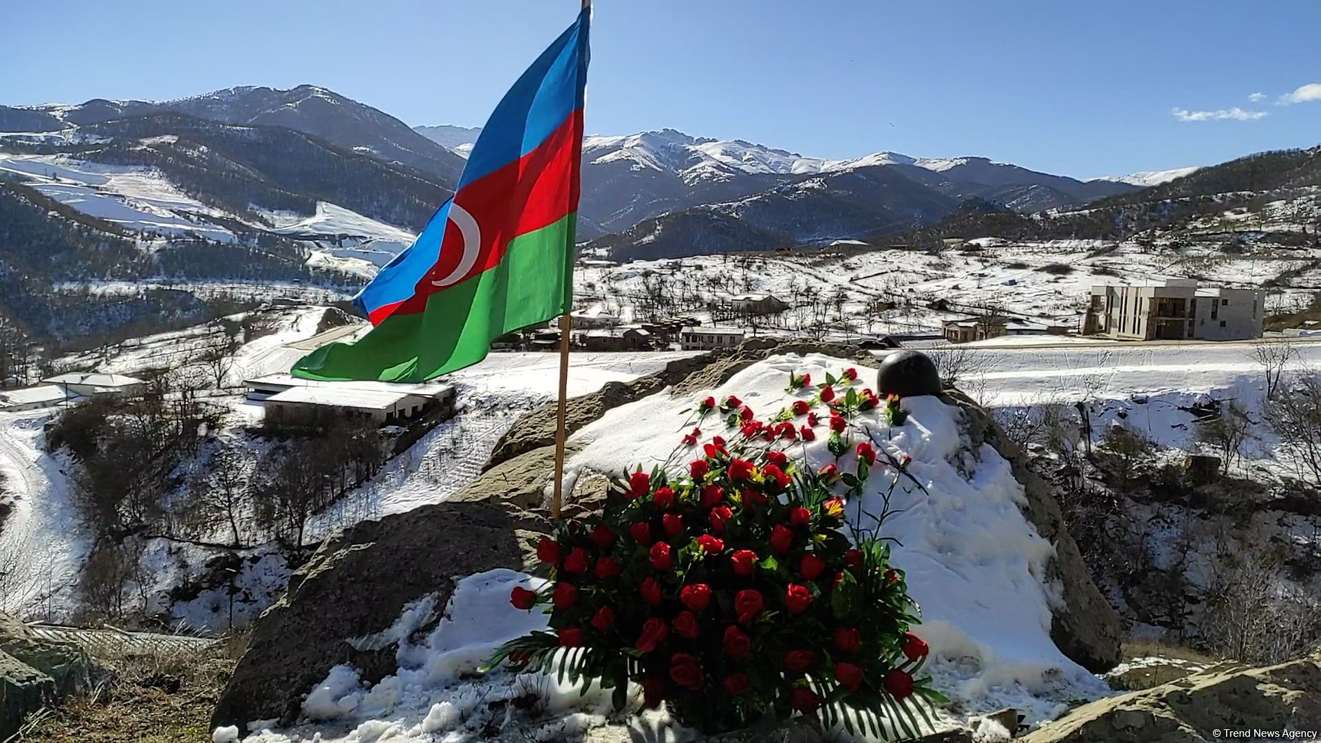 Azerbaijan's servicemen honor memory of martyrs in Dashalty village of liberated Shusha - Trend TV (PHOTO/VIDEO)