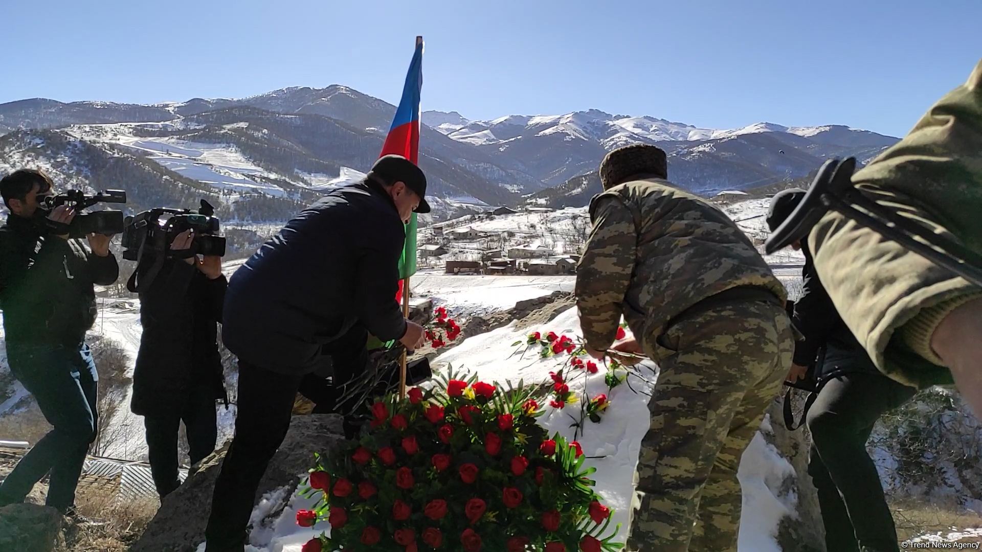 Azerbaijan's servicemen honor memory of martyrs in Dashalty village of liberated Shusha - Trend TV (PHOTO/VIDEO)