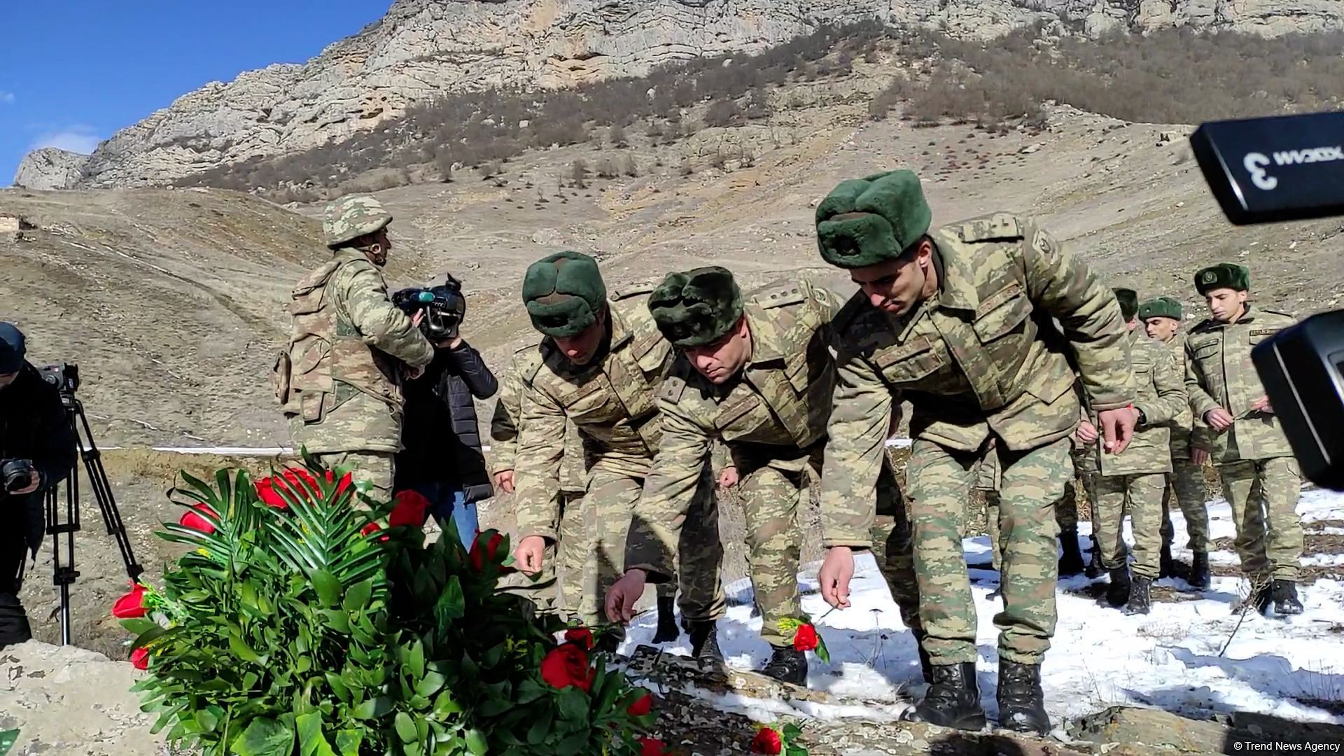 Azerbaijan's servicemen honor memory of martyrs in Dashalty village of liberated Shusha - Trend TV (PHOTO/VIDEO)