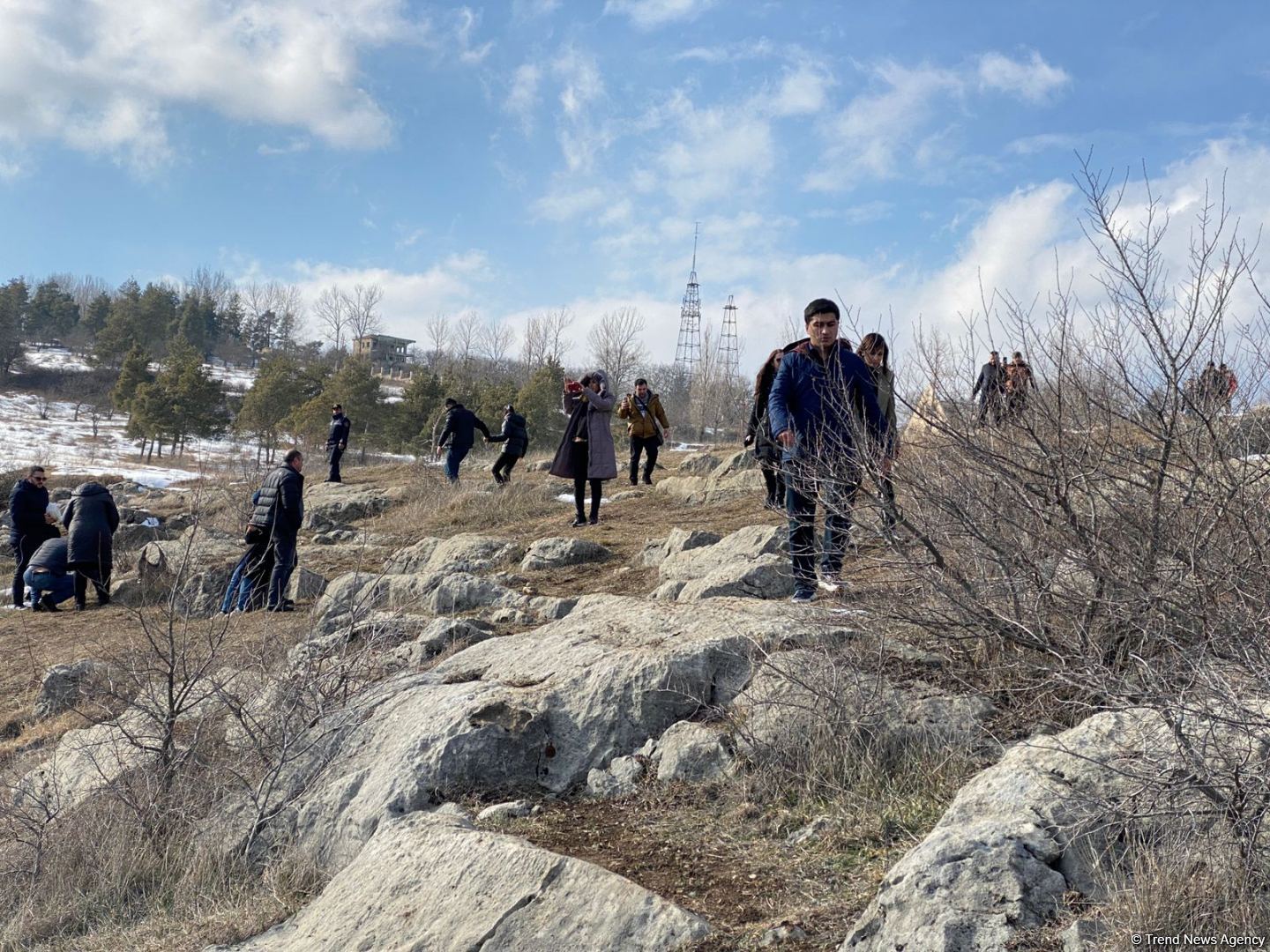 Passengers of another bus trip from Baku to Shusha view the city (PHOTO)