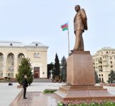 President Ilham Aliyev visits monument to national leader Heydar Aliyev in Ganja (PHOTO/VIDEO)