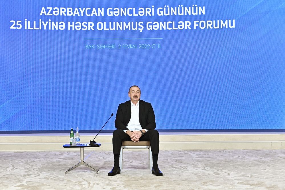 President Ilham Aliyev attends Youth Forum on 25th anniversary of Day of Azerbaijani Youth (PHOTO/VIDEO)