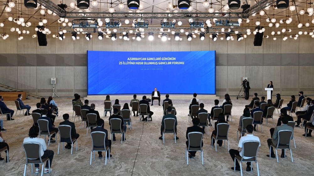 President Ilham Aliyev attends Youth Forum on 25th anniversary of Day of Azerbaijani Youth (PHOTO/VIDEO)