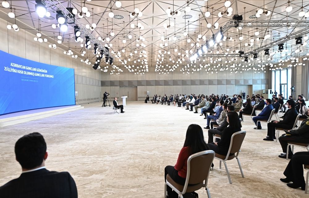 President Ilham Aliyev attends Youth Forum on 25th anniversary of Day of Azerbaijani Youth (PHOTO/VIDEO)