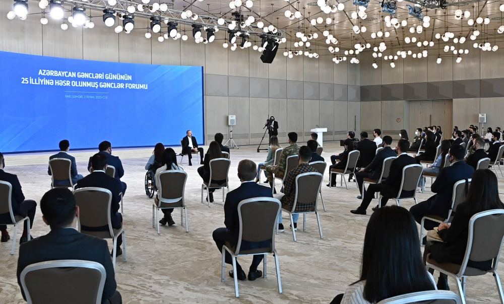 President Ilham Aliyev attends Youth Forum on 25th anniversary of Day of Azerbaijani Youth (PHOTO/VIDEO)