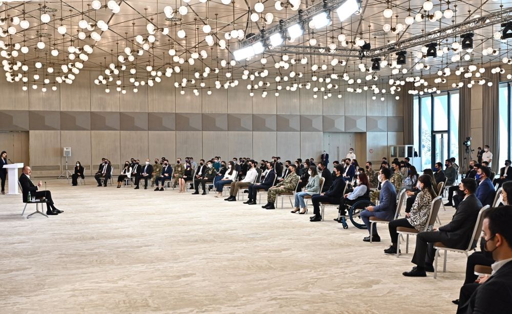 President Ilham Aliyev attends Youth Forum on 25th anniversary of Day of Azerbaijani Youth (PHOTO/VIDEO)