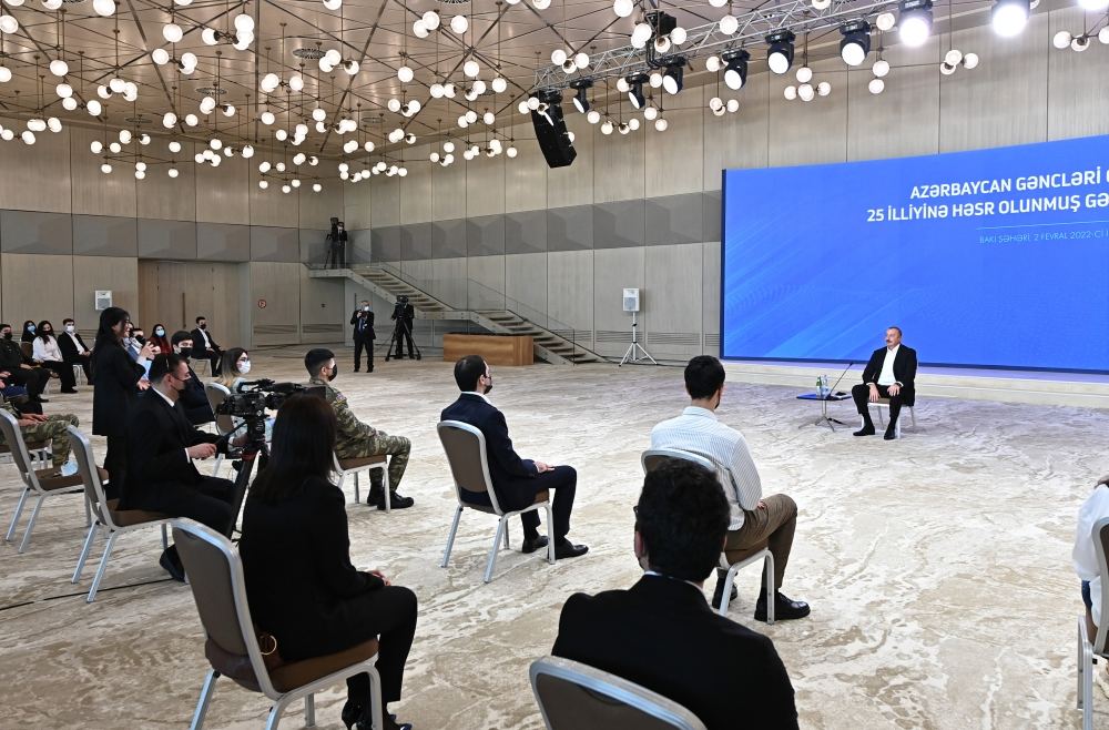President Ilham Aliyev attends Youth Forum on 25th anniversary of Day of Azerbaijani Youth (PHOTO/VIDEO)