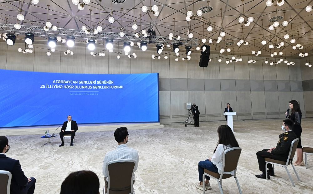 President Ilham Aliyev attends Youth Forum on 25th anniversary of Day of Azerbaijani Youth (PHOTO/VIDEO)