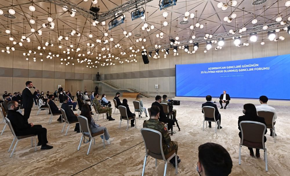 President Ilham Aliyev attends Youth Forum on 25th anniversary of Day of Azerbaijani Youth (PHOTO/VIDEO)