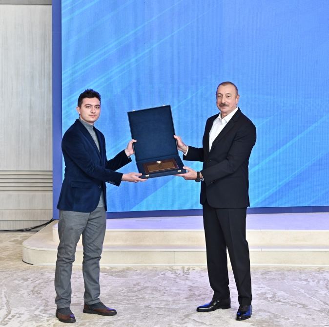 President Ilham Aliyev attends Youth Forum on 25th anniversary of Day of Azerbaijani Youth (PHOTO/VIDEO)
