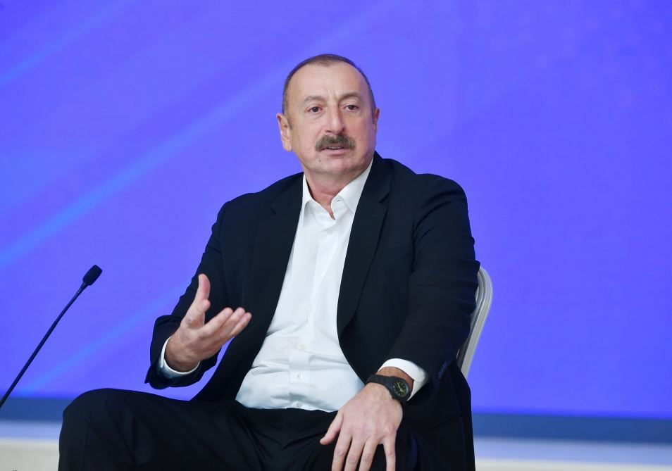 President Ilham Aliyev attends Youth Forum on 25th anniversary of Day of Azerbaijani Youth (PHOTO/VIDEO)