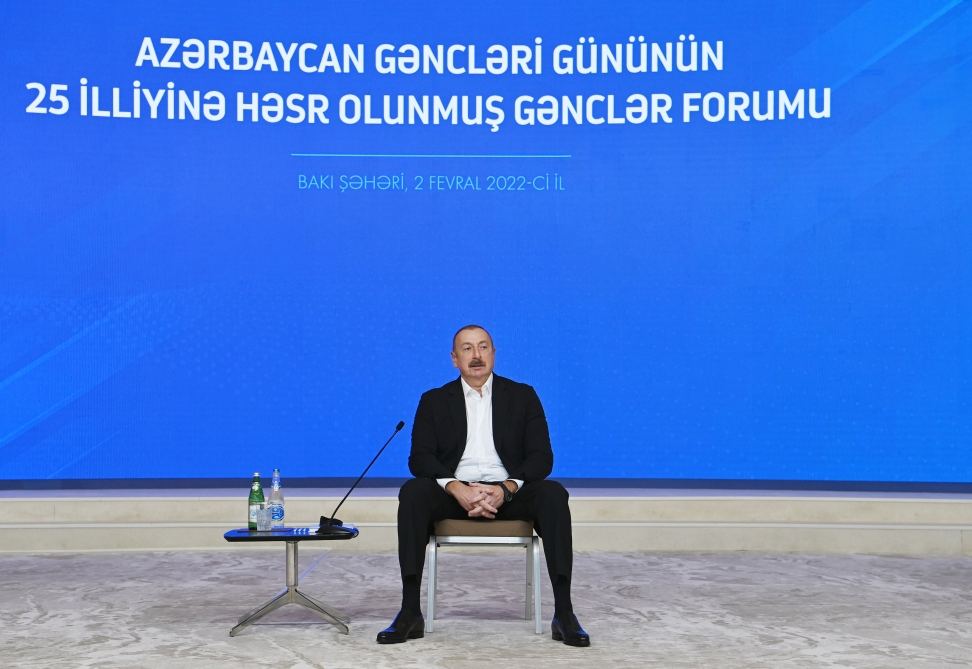 President Ilham Aliyev attends Youth Forum on 25th anniversary of Day of Azerbaijani Youth (PHOTO/VIDEO)