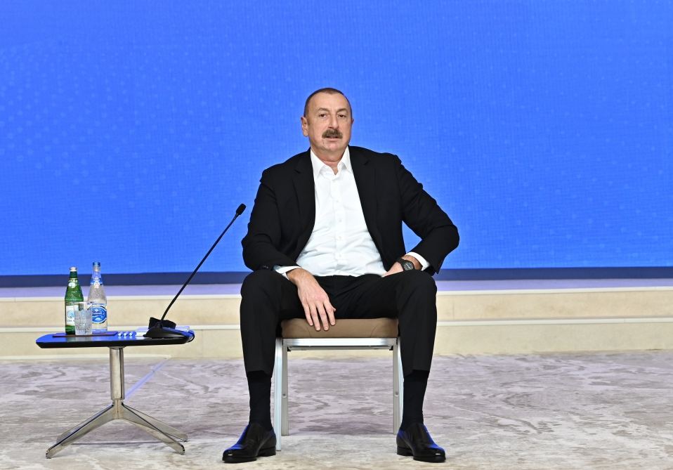 President Ilham Aliyev attends Youth Forum on 25th anniversary of Day of Azerbaijani Youth (PHOTO/VIDEO)