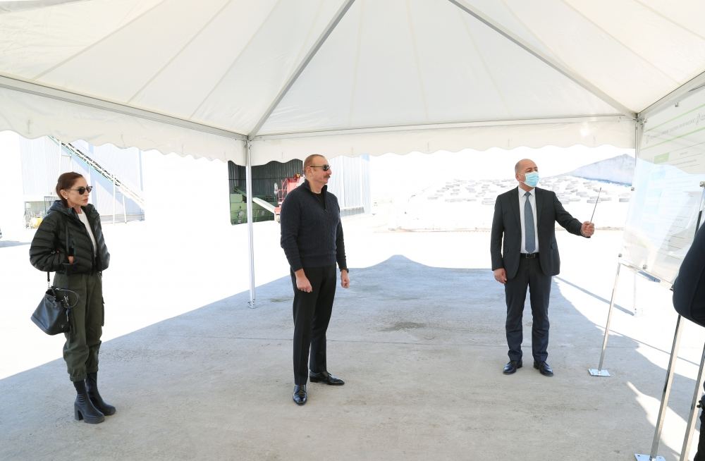 President Ilham Aliyev and First Lady Mehriban Aliyeva view conditions created at Aghjabadi Grain Agropark (PHOTO/VIDEO)