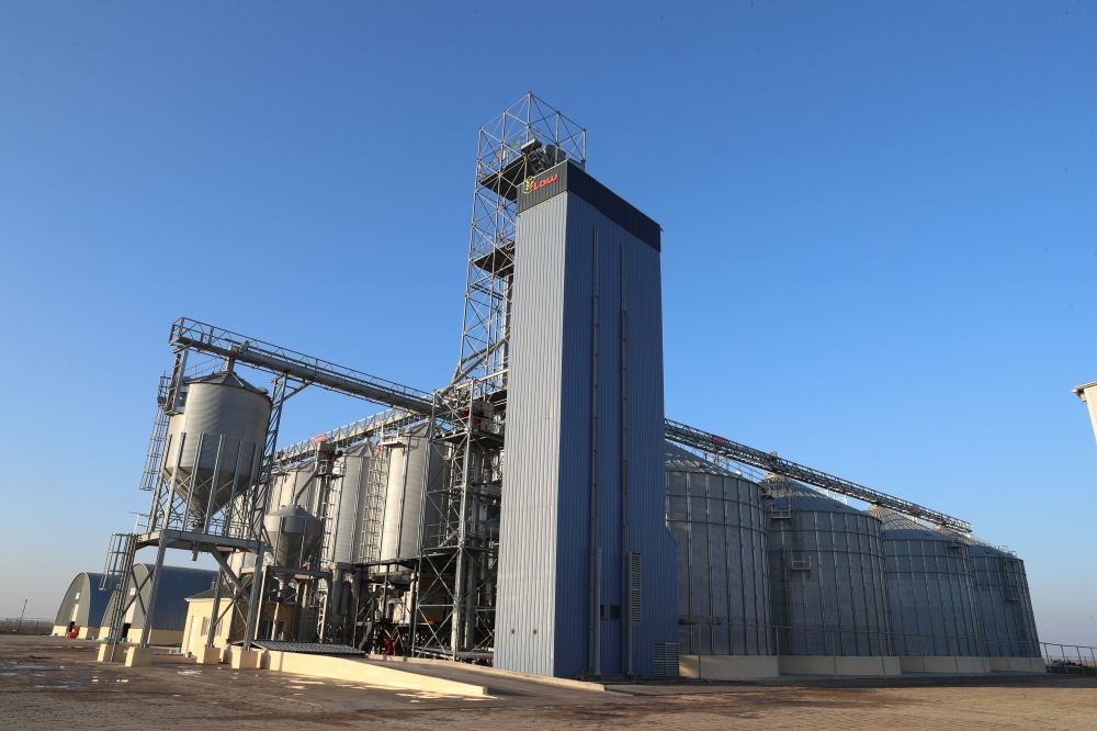 President Ilham Aliyev and First Lady Mehriban Aliyeva view conditions created at Aghjabadi Grain Agropark (PHOTO/VIDEO)