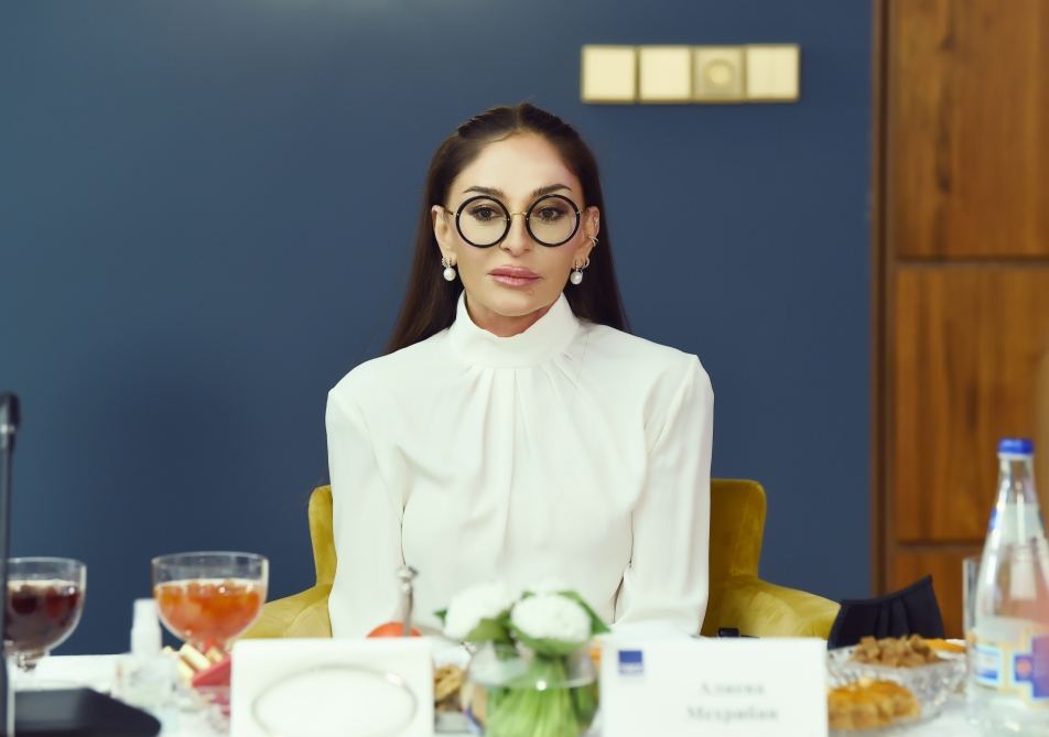 President Ilham Aliyev, First Lady Mehriban Aliyeva meet with leaders of Russia’s top mass media at TASS headquarters (PHOTO/VIDEO)