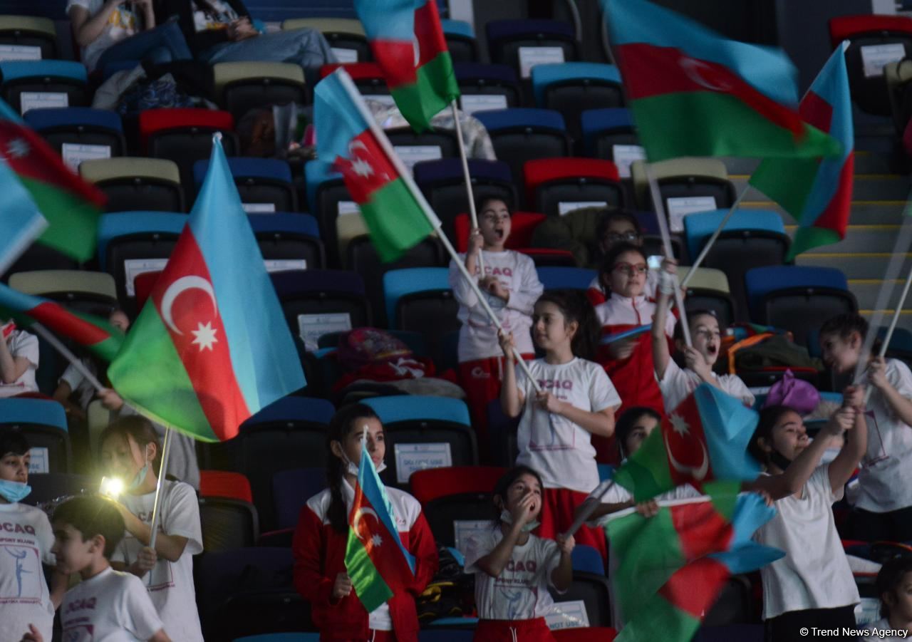 Women's group representing Azerbaijan performs at 12th FIG Acrobatic Gymnastics World Age Group Competitions in Baku (PHOTO)