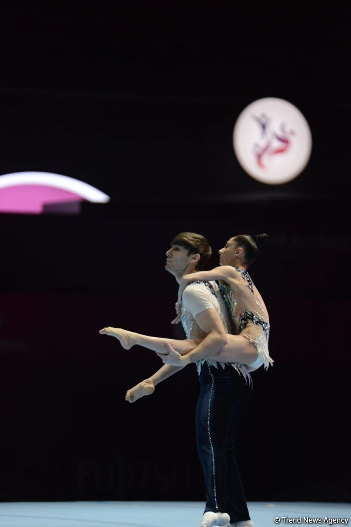 Azerbaijani gymnasts demonstrate balance exercise at World Championships in Baku (PHOTO)