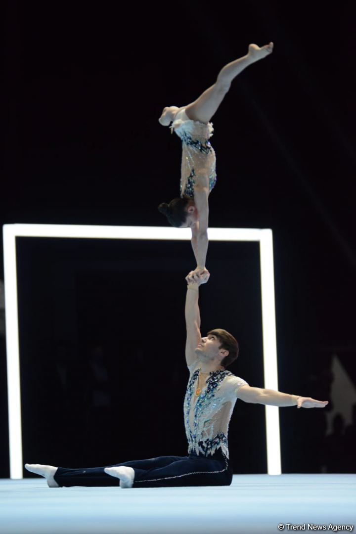 Azerbaijani gymnasts demonstrate balance exercise at World Championships in Baku (PHOTO)