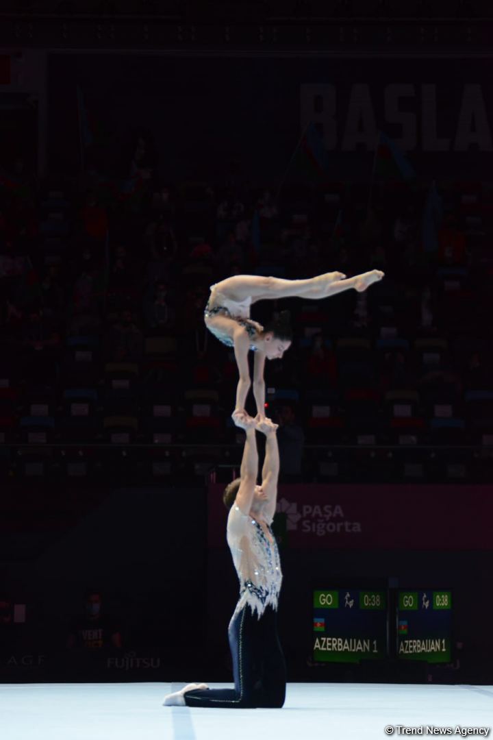 Azerbaijani gymnasts demonstrate balance exercise at World Championships in Baku (PHOTO)
