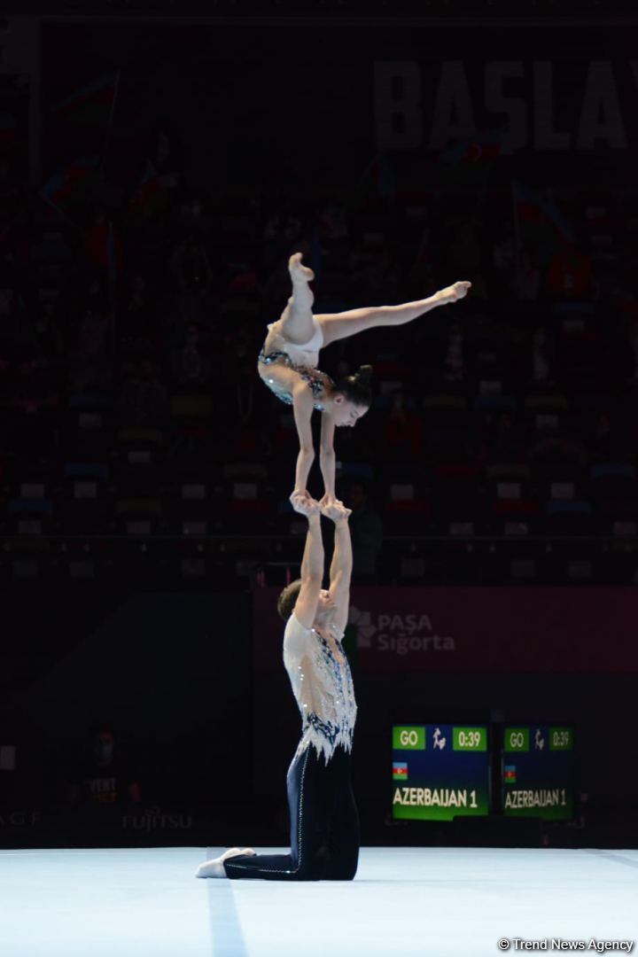 Azerbaijani gymnasts demonstrate balance exercise at World Championships in Baku (PHOTO)
