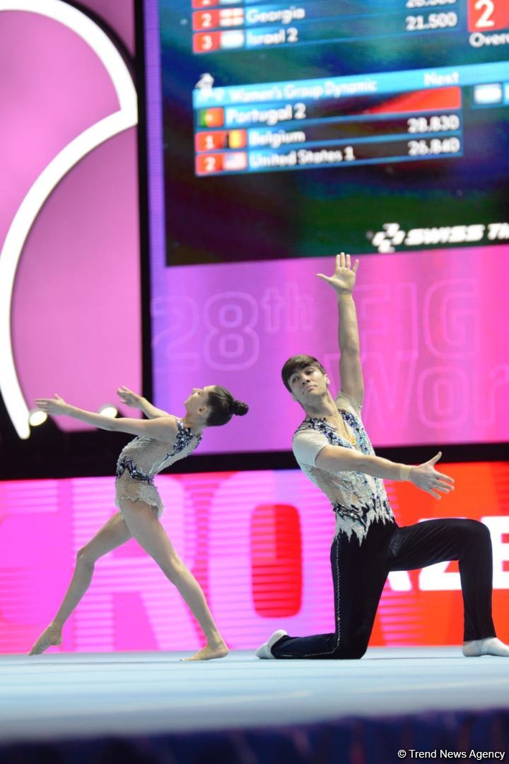 Azerbaijani gymnasts demonstrate balance exercise at World Championships in Baku (PHOTO)