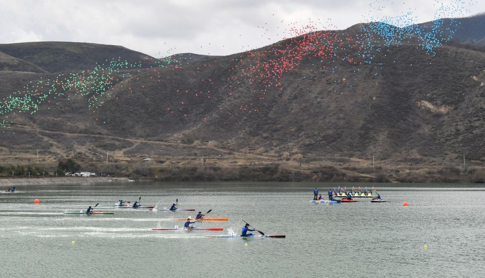 President Ilham Aliyev and First Lady Mehriban Aliyeva attend opening ceremony of first rowing training session in Sugovushan settlement (PHOTO/VIDEO)