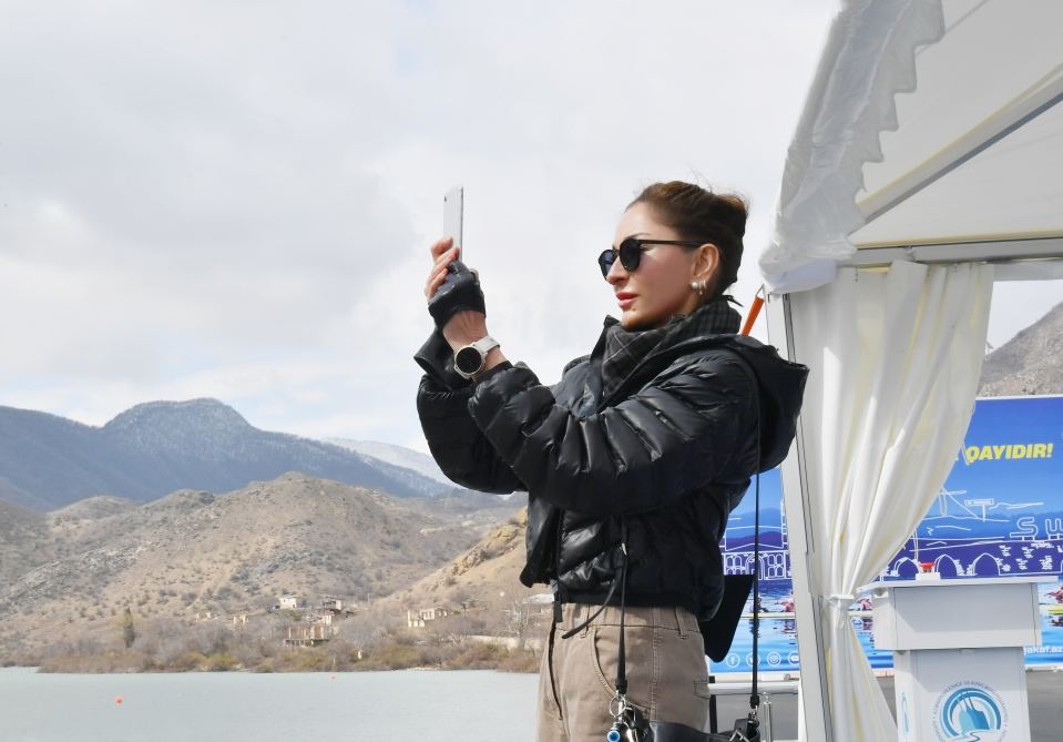 President Ilham Aliyev and First Lady Mehriban Aliyeva attend opening ceremony of first rowing training session in Sugovushan settlement (PHOTO/VIDEO)
