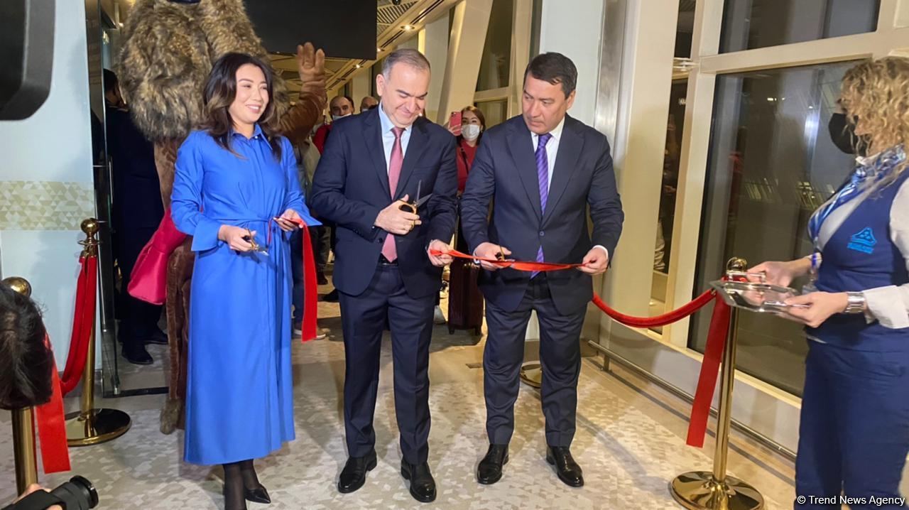 Kazakh low-cost airline makes first flight to Baku (PHOTO)