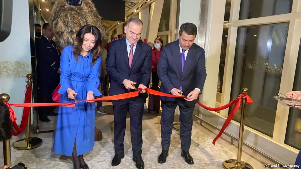 Kazakh low-cost airline makes first flight to Baku (PHOTO)