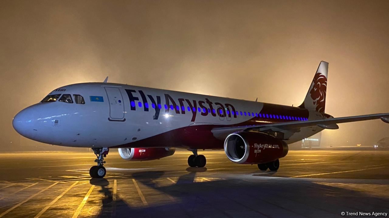 Kazakh low-cost airline makes first flight to Baku (PHOTO)