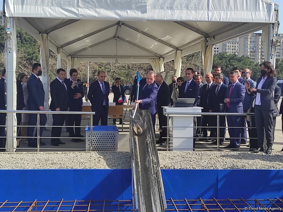 Azerbaijan, Italy sign document on building joint university (PHOTO)