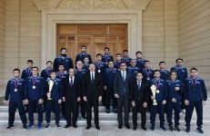 President Ilham Aliyev receives members of Azerbaijani national team participating in European Wrestling Championships in Hungary (PHOTO/VIDEO)