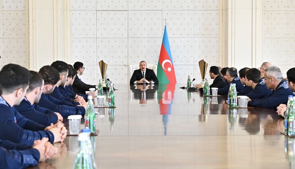 President Ilham Aliyev receives members of Azerbaijani national team participating in European Wrestling Championships in Hungary (PHOTO/VIDEO)