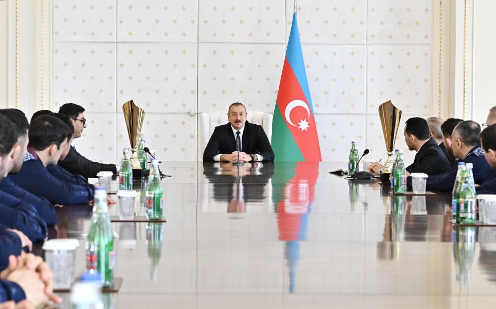 President Ilham Aliyev receives members of Azerbaijani national team participating in European Wrestling Championships in Hungary (PHOTO/VIDEO)