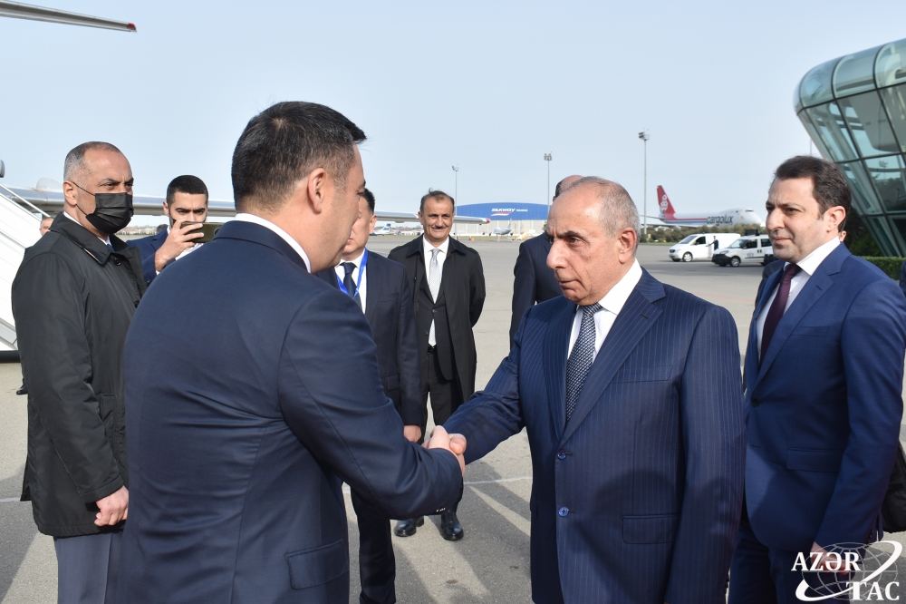 President of Kyrgyzstan arrives on official visit to Azerbaijan (PHOTO)