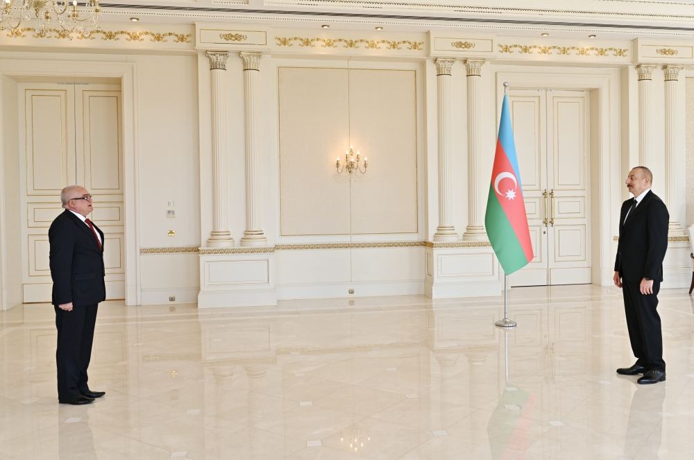 President Ilham Aliyev receives credentials of incoming ambassador of Cuba (PHOTO/VIDEO)