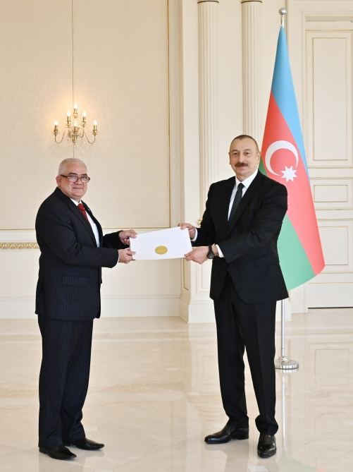 President Ilham Aliyev receives credentials of incoming ambassador of Cuba (PHOTO/VIDEO)