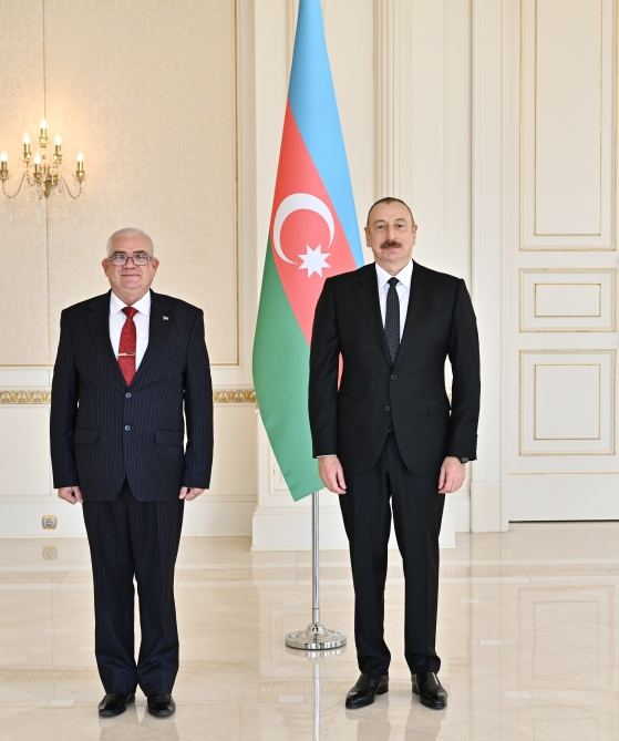 President Ilham Aliyev receives credentials of incoming ambassador of Cuba (PHOTO/VIDEO)