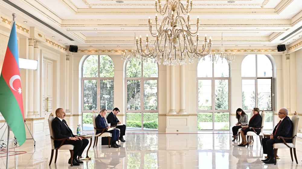 President Ilham Aliyev receives credentials of incoming ambassador of Cuba (PHOTO/VIDEO)