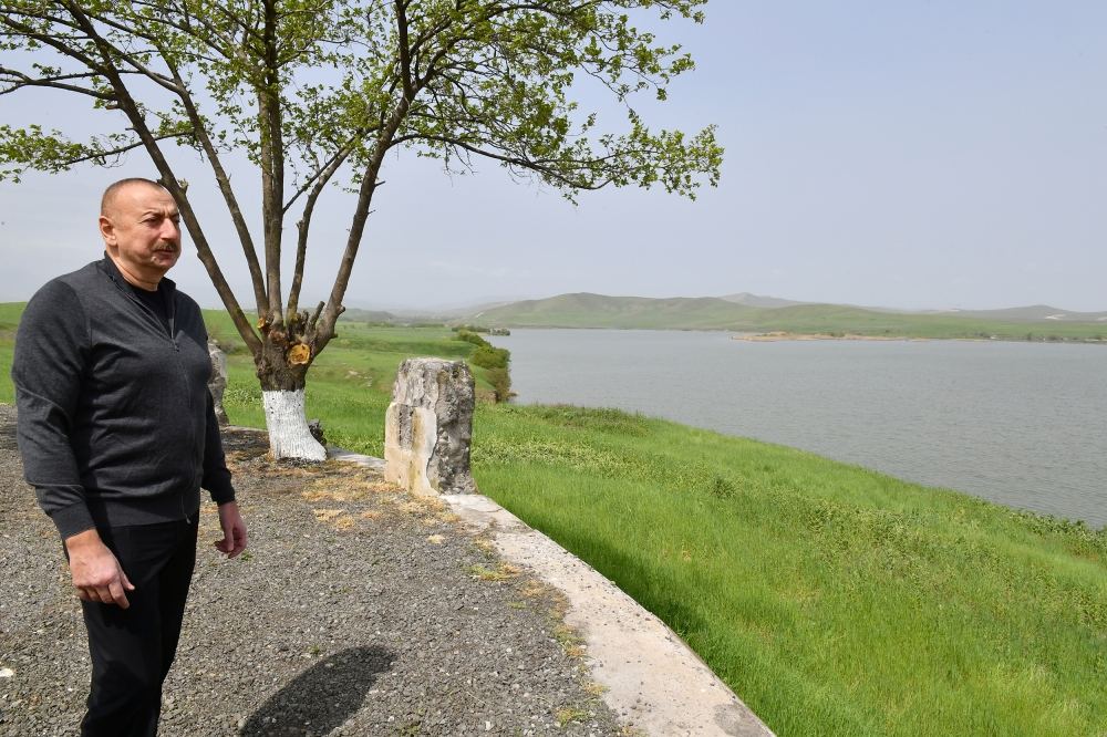 President Ilham Aliyev views restoration work to be carried out at Kondalanchay reservoirs in Fuzuli (PHOTO/VIDEO)