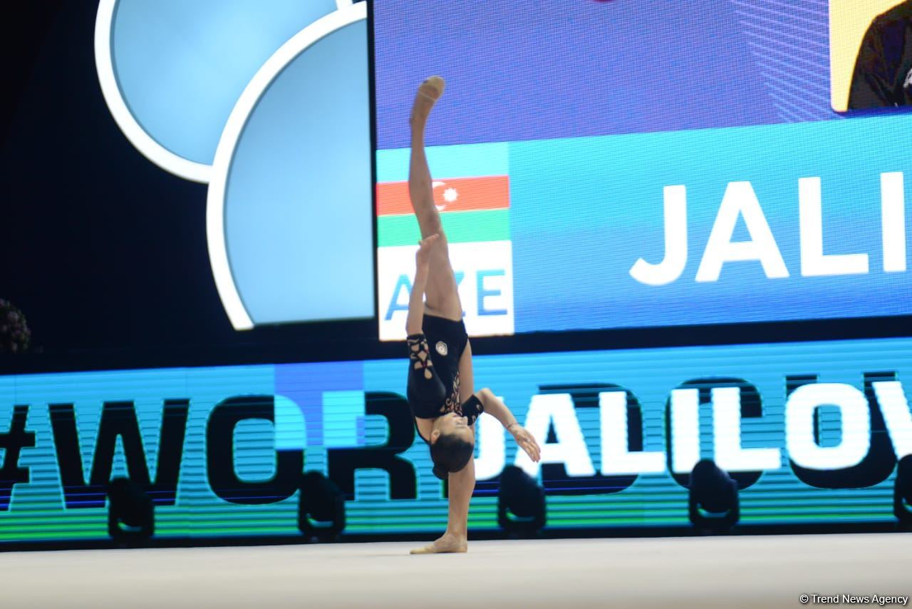 Azerbaijani representatives present hoop exercises in FIG Rhythmic Gymnastics World Cup (PHOTO)