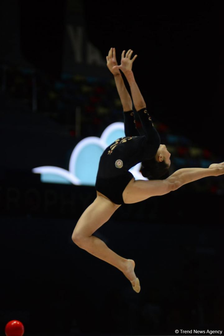 Azerbaijani representatives present hoop exercises in FIG Rhythmic Gymnastics World Cup (PHOTO)