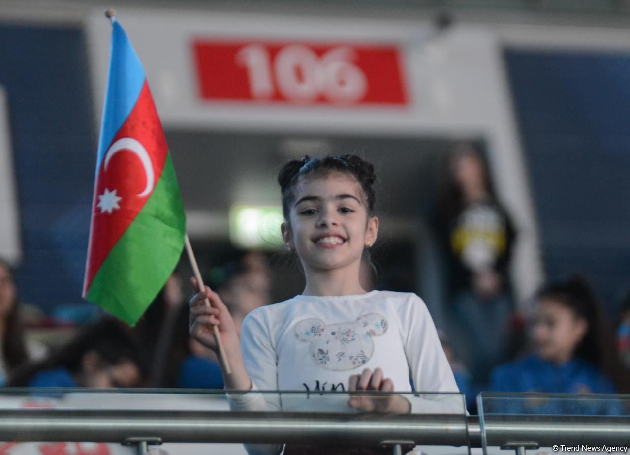 Azerbaijani athlete leading in ball exercises at FIG Rhythmic Gymnastics World Cup in Baku (PHOTO)