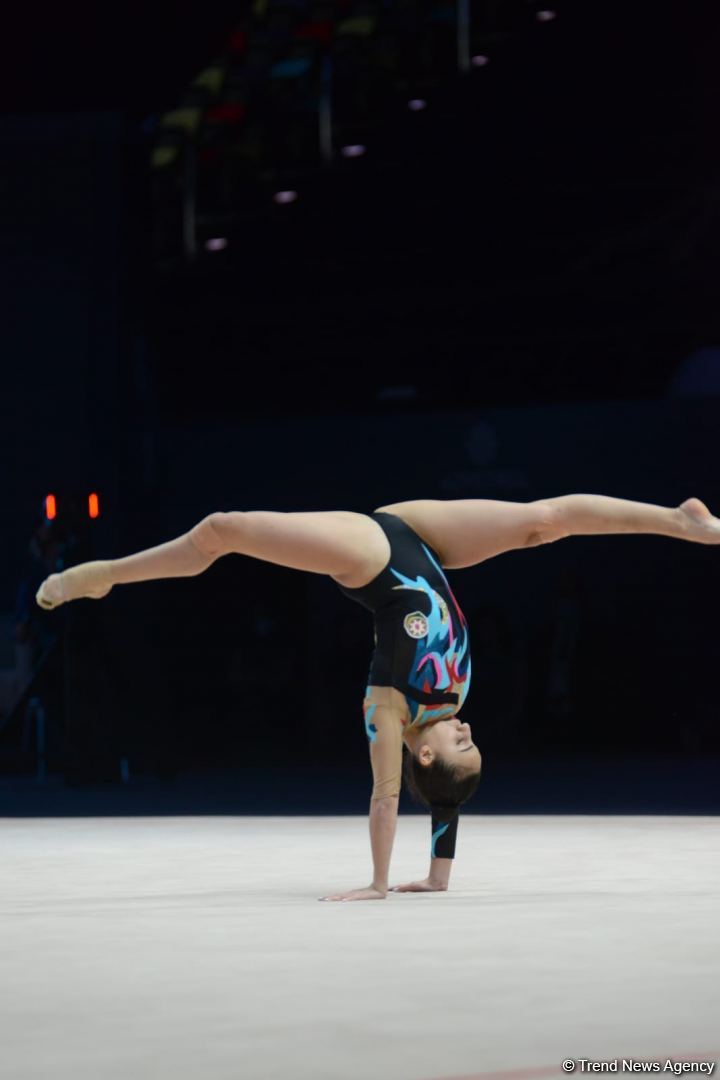 Azerbaijani athlete leading in ball exercises at FIG Rhythmic Gymnastics World Cup in Baku (PHOTO)