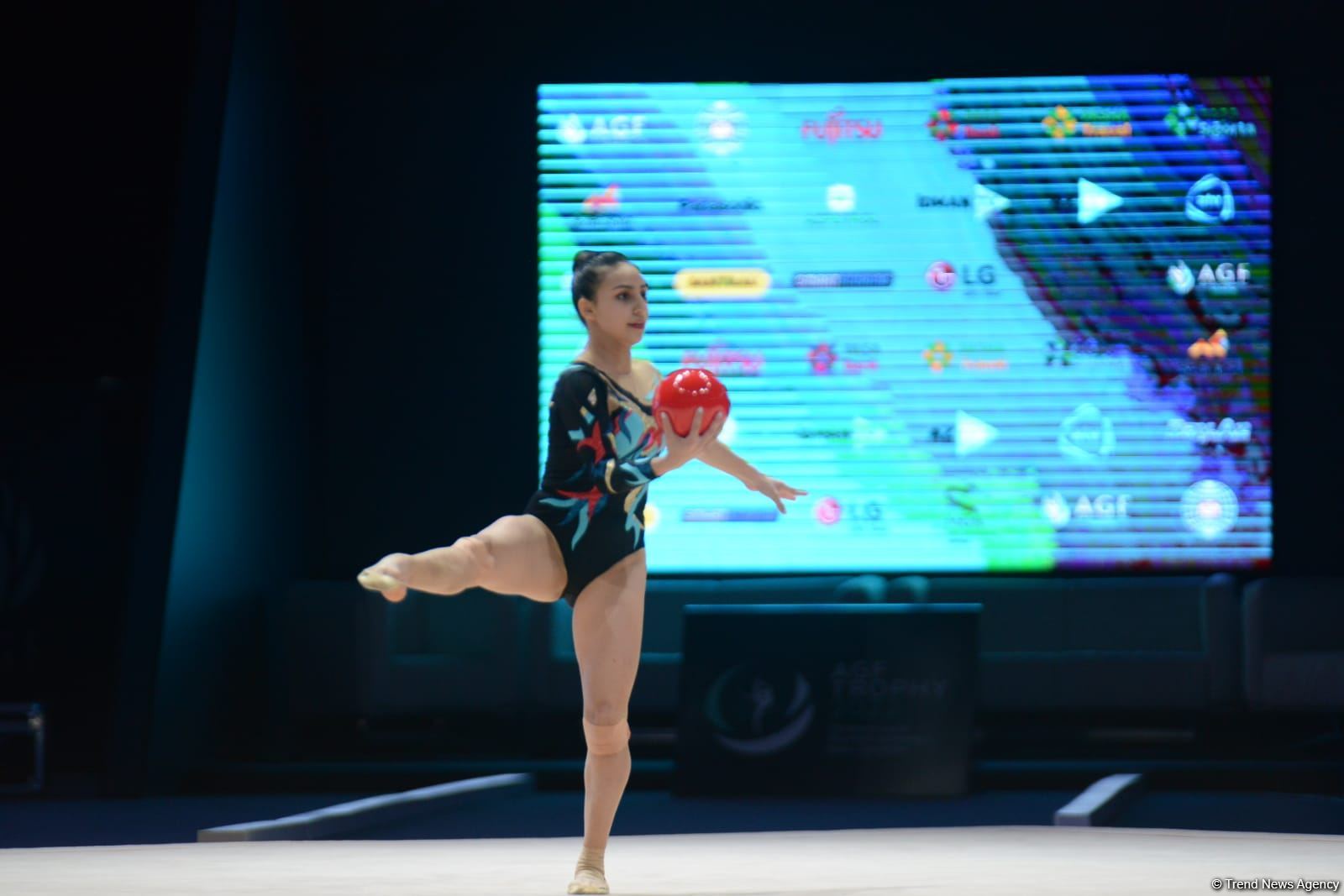 Azerbaijani athlete leading in ball exercises at FIG Rhythmic Gymnastics World Cup in Baku (PHOTO)