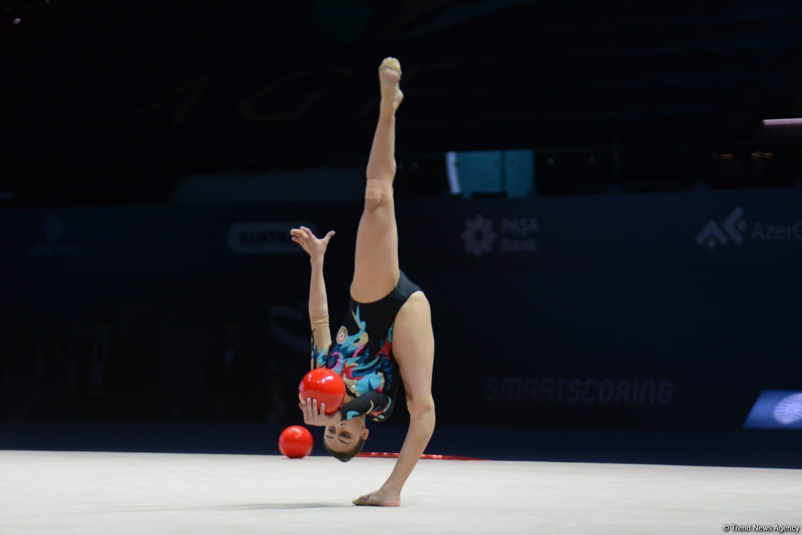 Azerbaijani athlete leading in ball exercises at FIG Rhythmic Gymnastics World Cup in Baku (PHOTO)